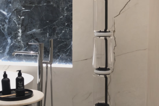 Bianco Superiore Bathroom